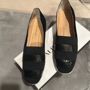 Donald Pliner NWB size 9M